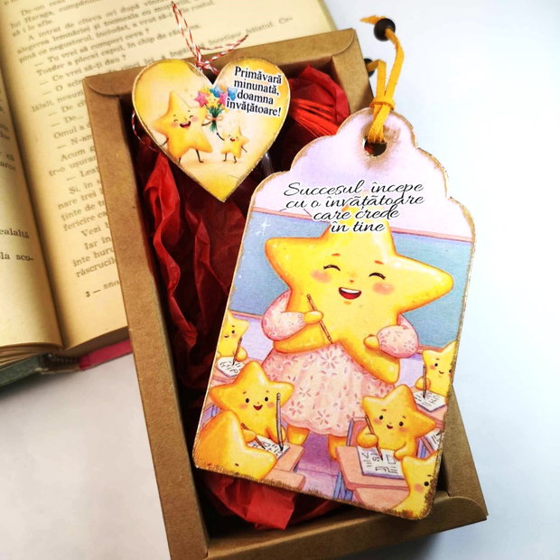 Set cadou invatatoare/ educatoare - semn de carte si martisor
