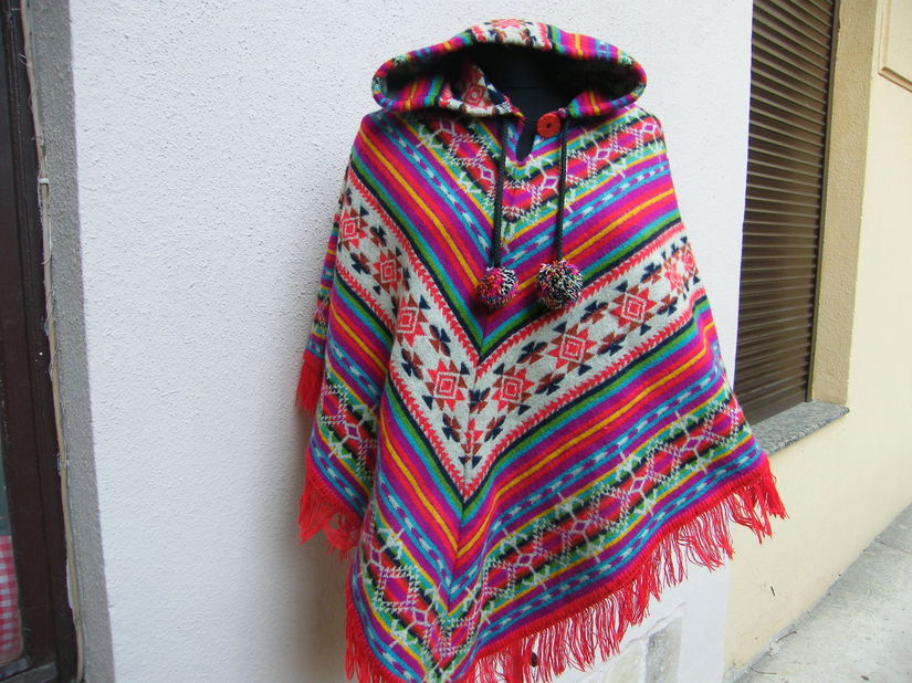 Poncho cu gluga