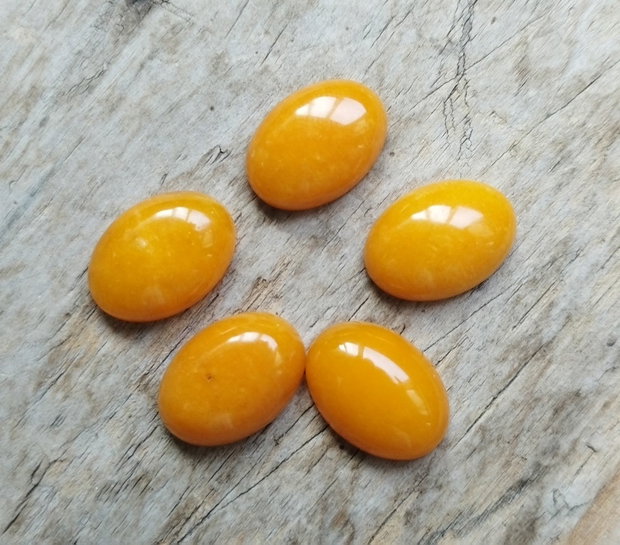 Cabochon jad galben 18x13x5 mm