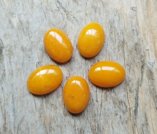 Cabochon jad galben 18x13x5 mm