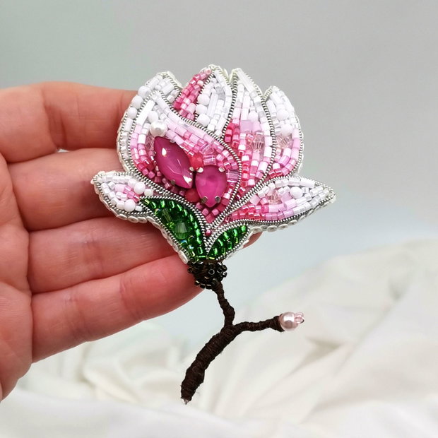 Rezervat Broșa Precious Magnolia