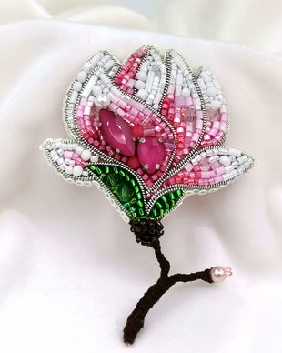 Rezervat Broșa Precious Magnolia
