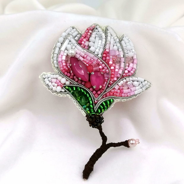 Rezervat Broșa Precious Magnolia