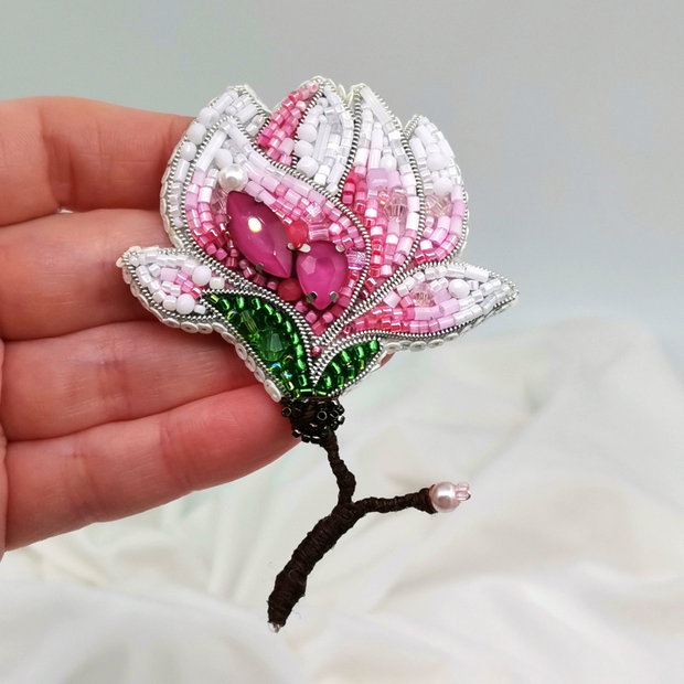 Rezervat Broșa Precious Magnolia