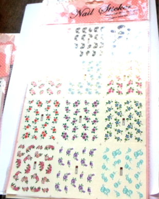 Sticker pentru unghi NAIL STICKER: flori mov, negre