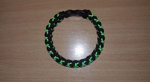 Brățară paracord USA negru cu verde lemon și trident din plastic