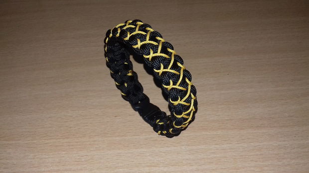 Brățară paracord USA negru cu galben grâu cu trident din plastic