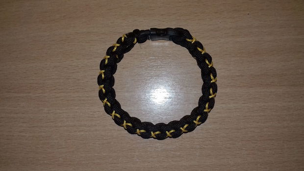 Brățară paracord USA negru cu galben grâu cu trident din plastic
