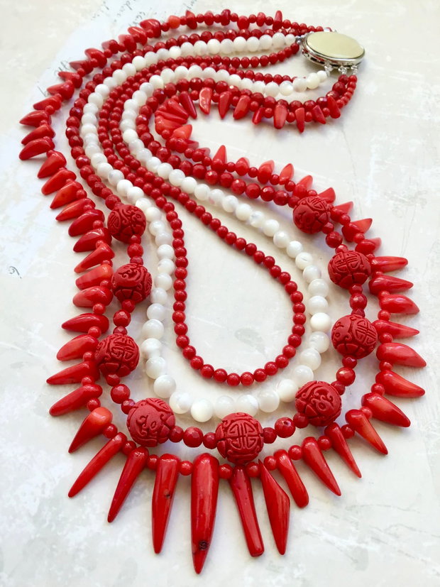 Colier tip salba coral rosu & sidef alb MARTISOR / CRACIUN