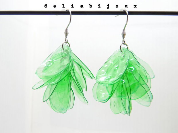 Cercei statement handmade unicat - PET-uri (plastic) reciclate - petale - aripioare (cod1177)