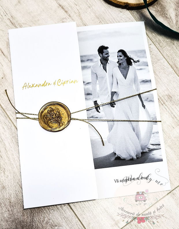 Invitatie nunta alb negru cu nume aurite