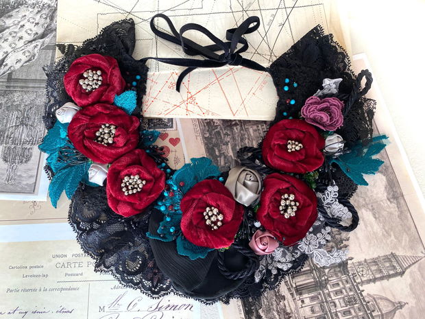 Colier statement '' Gradina de smarald"・Colier handmade cu flori contrastante・Colier textil・Colier statement unicat