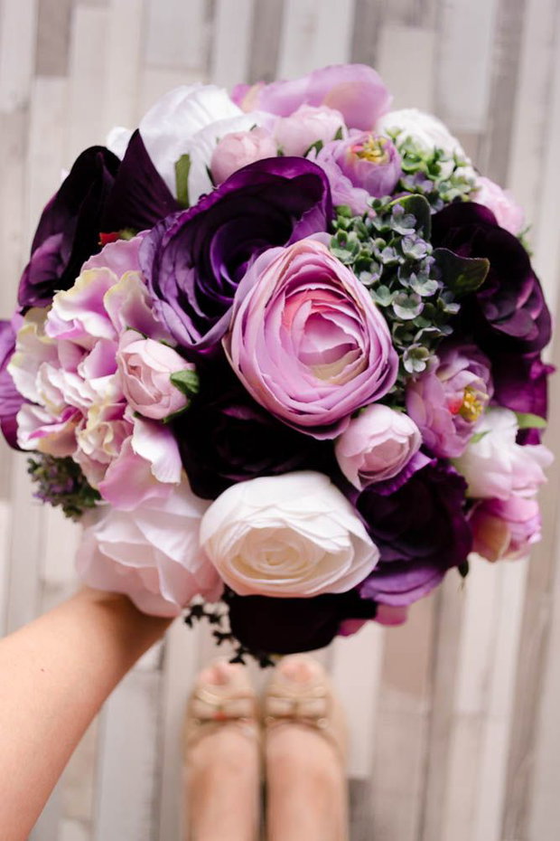Buchet mireasa cu flori artificiale mov