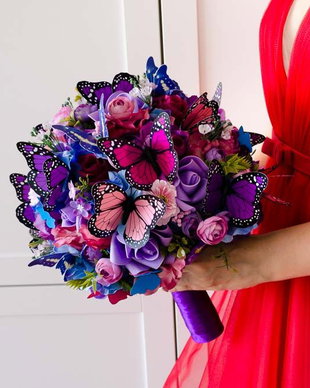 Buchet mireasa cu fluturi colorati