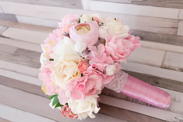 Buchete mireasa cu flori artificiale roz pastel