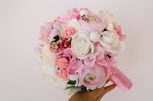 Buchete mireasa cu flori artificiale roz pastel