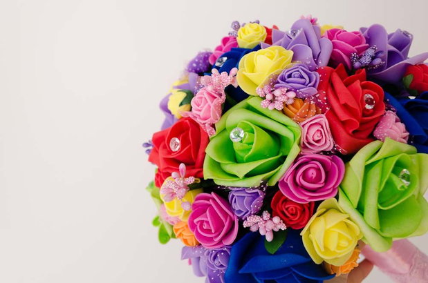 Buchet de mireasa cu flori artificiale curcubeu