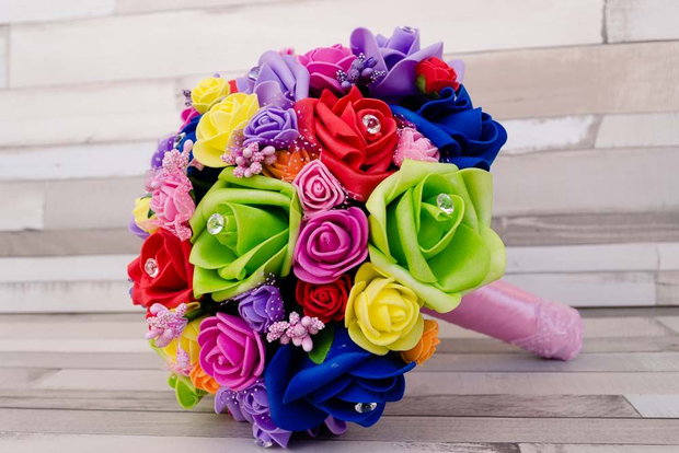 Buchet de mireasa cu flori artificiale curcubeu