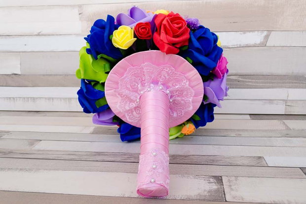 Buchet de mireasa cu flori artificiale curcubeu