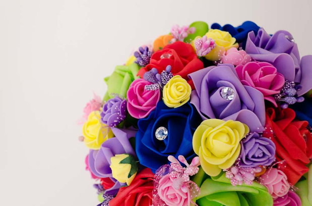 Buchet de mireasa cu flori artificiale curcubeu
