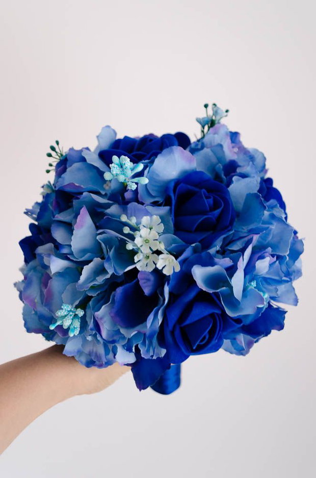 Buchet mireasa cu hortensii artificiale albastre