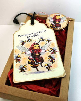 Set cadou semn de carte si martisor pentru invatatoare/ educatoare - tema albinute