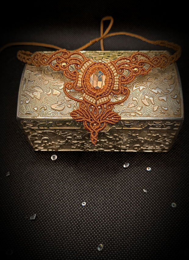 Colier maro micro macrame cu cristal Preciosa