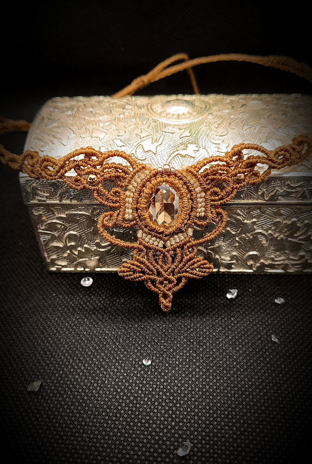 Colier maro micro macrame cu cristal Preciosa