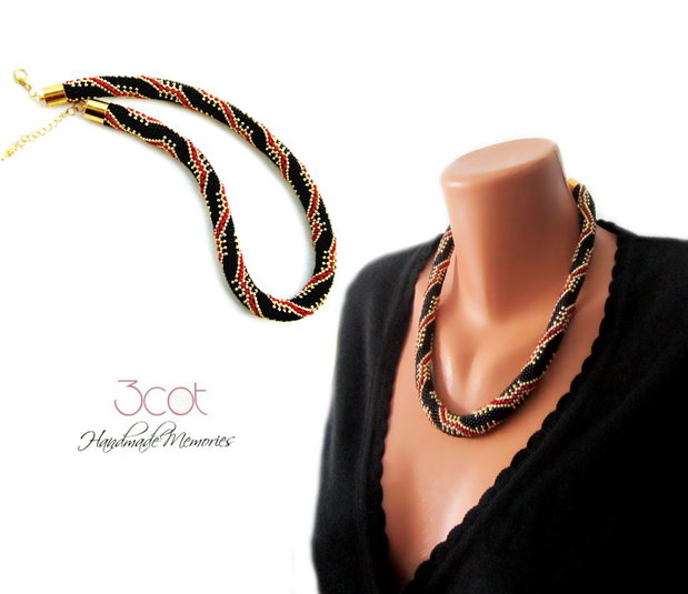 Colier handmade, crosetat cu margele de nisip - Classic Style