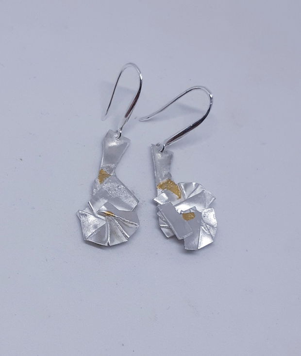 Cercei unicat, atarnatori, model origami din argint pur, cu insertie de aur 22k