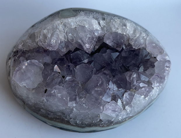 Ametist - geoda de piatra semipretioasa