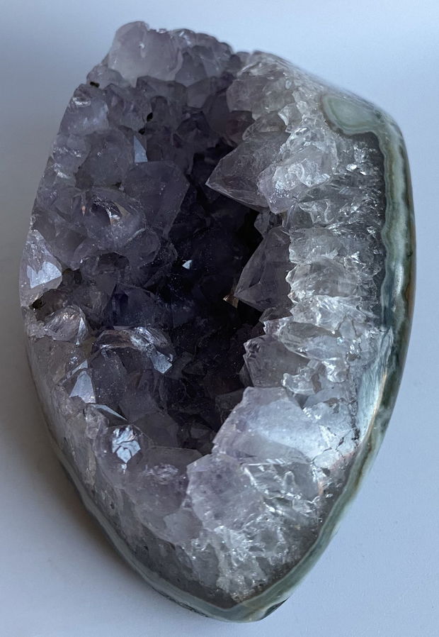 Ametist - geoda de piatra semipretioasa