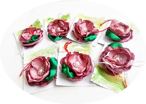 martisor brosa floare de matase roz- orhidee