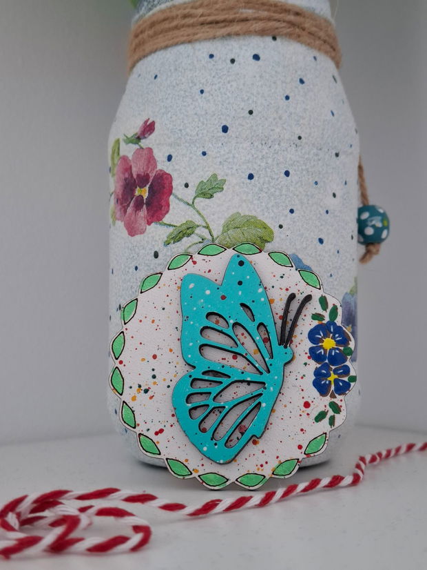 Martisor brosa cu fluture
