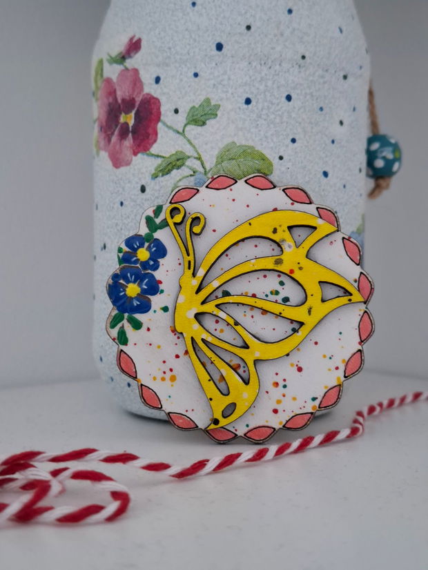 Martisor brosa cu fluture