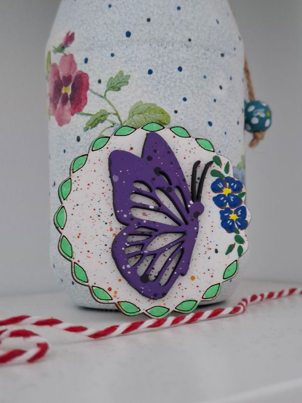 Martisor brosa cu fluture