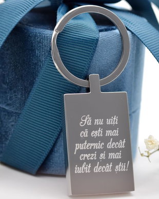 Breloc personalizat Să nu uiți că ești mai puternic decât crezi și mai iubit decât știi / Text