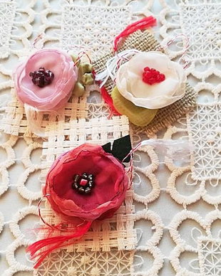 set brose flori martisoare alb roz zmeuriu corai