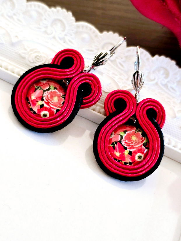 Cercei rosii cu negru, Cercei soutache