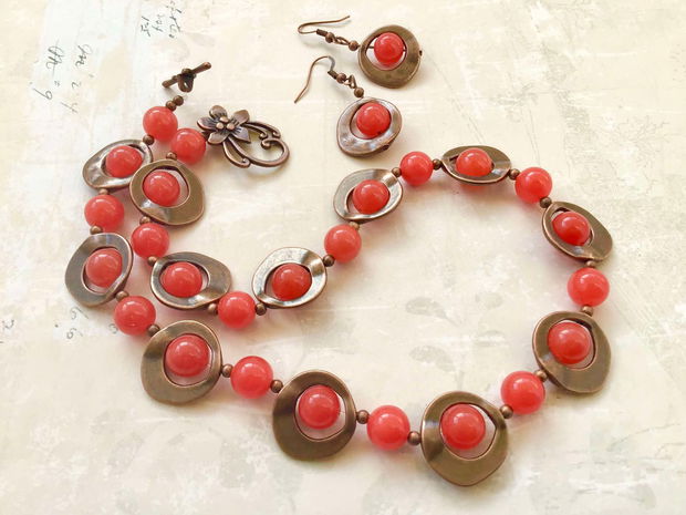 Colier vintage jad rosu & cupru
