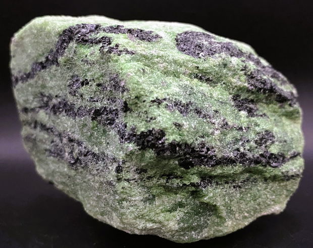 Pargasit in Zoisit - specimen piatra bruta