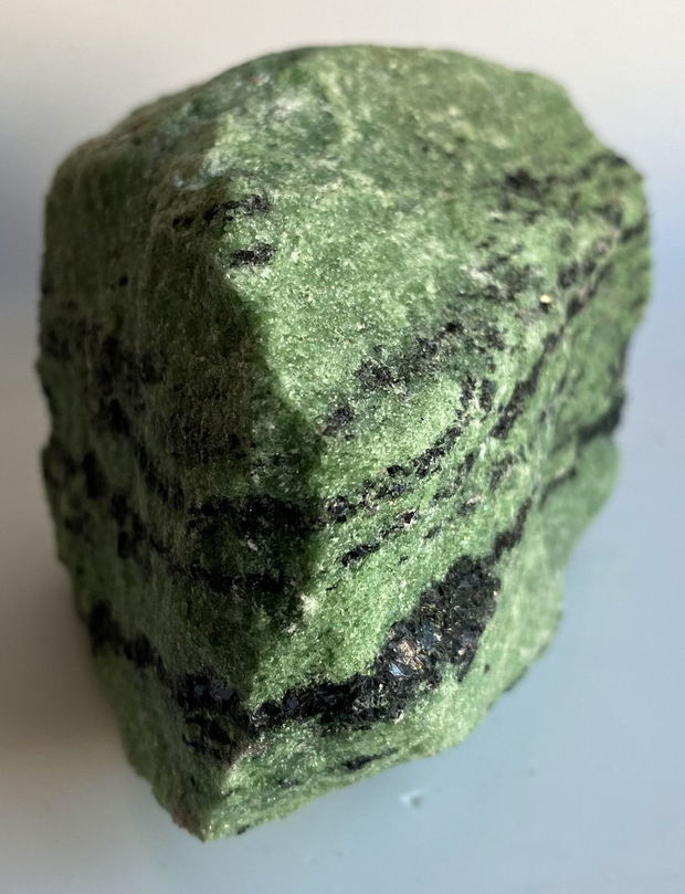 Pargasit in Zoisit - specimen piatra bruta