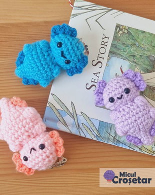 Axolotl - Salamandra breloc - Povesti la purtator - Martisor crosetat