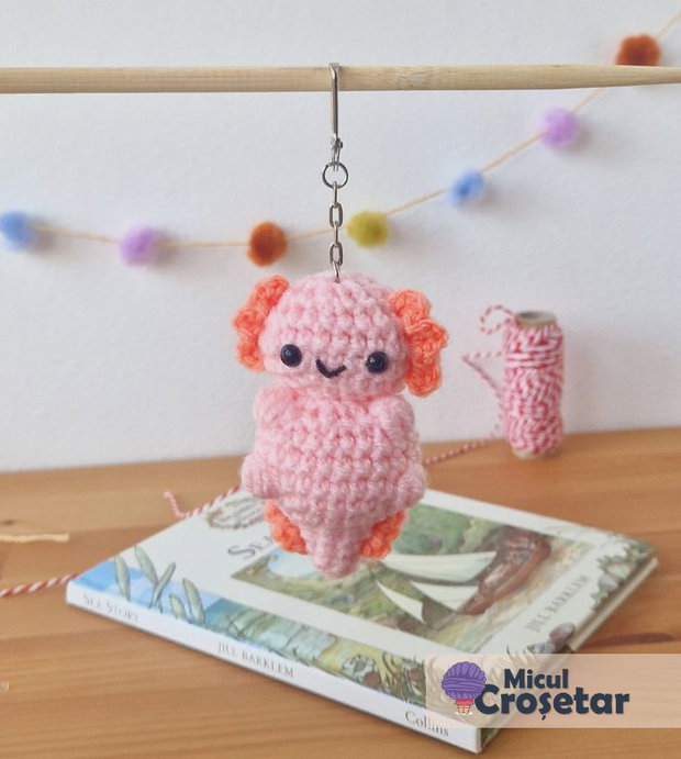 Axolotl - Salamandra breloc - Povesti la purtator - Martisor crosetat