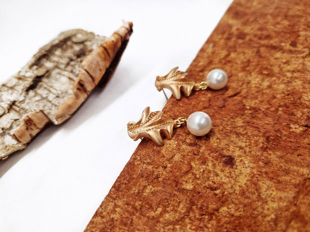 Cercei "Vegetal Pearl" din aliaj metalic si perle seashell