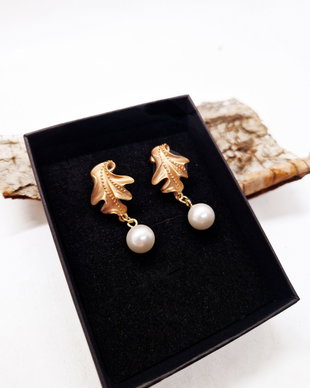 Cercei "Vegetal Pearl" din aliaj metalic si perle seashell