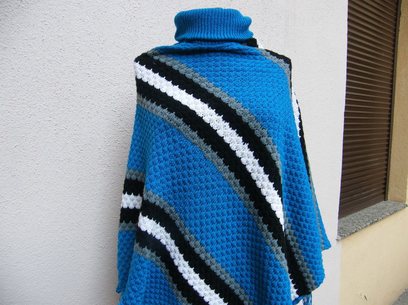 Poncho cu guler