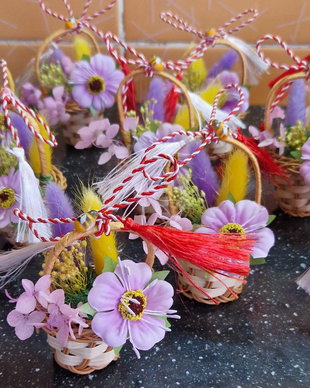 Martisor cosulet maci mov