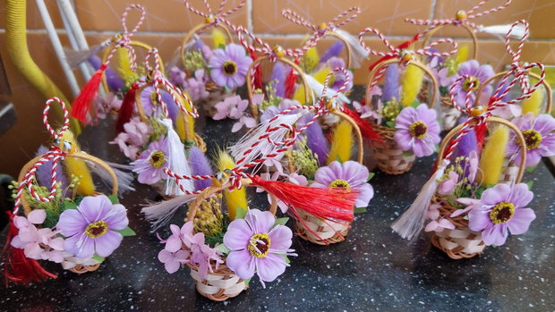 Martisor cosulet maci mov