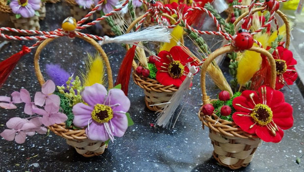 Martisor cosulet maci mov